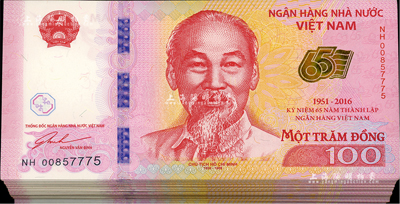 2016年越南100盾紀(jì)念鈔共100枚，此為紀(jì)念越南國家銀行成立65周年；海外藏家出品，全新