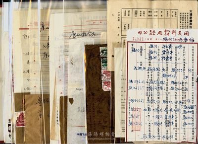1952至1979年唐寶書家族關(guān)于股份情況書信等共17則，其中：2則為50年代股份公司變更、分紅通知函；9則為文革結(jié)束后，上海各企業(yè)答復(fù)唐寶書之子唐億根關(guān)于詢問(wèn)股票事宜的回函；3則為1979年香港先施、大新公司答復(fù)唐億根詢問(wèn)唐寶書股份公函；其內(nèi)容頗為值得玩味，亦可見證中國(guó)股票之辛酸史；保存尚佳，敬請(qǐng)細(xì)覽（另附大通紡織股份有限公司股份轉(zhuǎn)讓過(guò)戶證書5張）