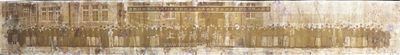 1931年“民國二十年元旦天津中國銀行及本埠各辦事處、收稅處、貨棧全體同人攝景”歷史老照片一張，長達(dá)近1.5米，內(nèi)中記錄有該行全體職員之影像，其站立正中間的即為中國銀行天津分行經(jīng)理卞壽孫氏；此種長卷式金融業(yè)歷史老照片存世十分罕見，保存尚可，敬請預(yù)覽
