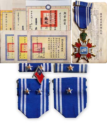（臺灣）陸軍上士陳標氏勛章及證書共9件，詳分：1959年陸軍三星寶星獎狀執照1張；1961年陸軍三星寶星獎狀執照1張；1962年陸軍肆星寶星獎狀執照1張；1962年忠勤勛章1枚及證書1張；1971年壹星忠勤勛章證書及勛表各1件；1981年貳星忠勤勛章證書及勛表各1件；分別由蔣中正、蔣經國、俞大維等簽署；保存尚佳，敬請預覽