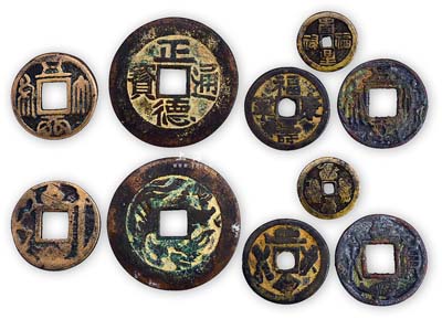古代花錢(qián)5種，詳分：“五行大布”背龜蛇星劍圖、“五行大布”背貨泉朱雀、“正德通寶”背龍鳳圖、“福壽康寧”背圖案、“福祿壽喜”各1枚，保存尚佳，敬請(qǐng)預(yù)覽