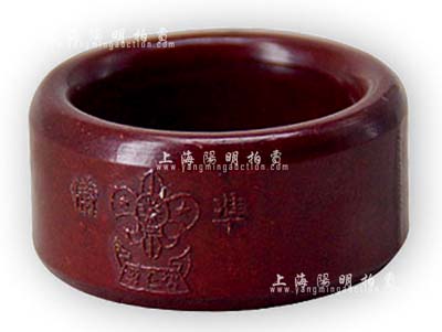 民國(guó)時(shí)期上海“童子軍”扳指1枚，賽璐珞材質(zhì)，上有童子軍“智仁勇”標(biāo)志及“準(zhǔn)備”字樣，另有“二二五社制”款，保存甚佳，敬請(qǐng)預(yù)覽