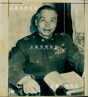 1949年“李宗仁將軍”歷史老照片1張，尺寸207×228mm，屬昔年外國記者采訪之新聞照，背有英文說明；源于美國回流，保存甚佳，敬請預覽