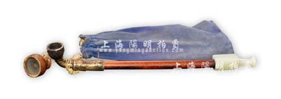清代或民國時期山西“煙袋鍋子”一把，其煙嘴似為和田玉質，保存甚佳，敬請預覽
