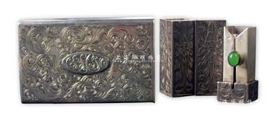 銀器兩件，乃屬煙盒和口唇盒，源于美國藏家出品，制作極為精致，品相極佳，敬請預覽
