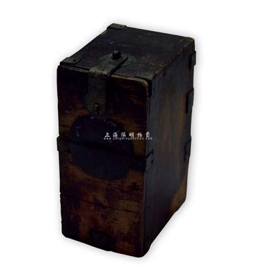 民國時期“木箱式”儲蓄盒1件，少見且保存尚佳，敬請預覽