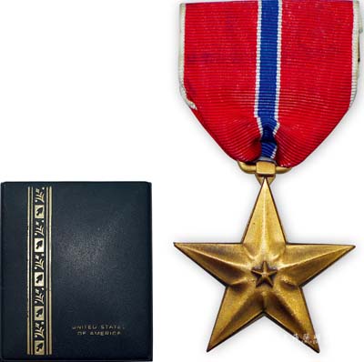 抗戰時期美國政府頒發“飛虎隊”銅星勛章1枚，頒給飛虎隊軍官，用來表彰作戰中表現異常英勇、功績卓著或服役優異人員；源于美國回流，附帶原盒，保存極佳，敬請預覽