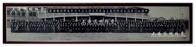 民國三十七年（1948年）“中國紡織建設公司暨所屬上海各單位同人三十七年春節同樂留影”大型長卷歷史老照片1張，尺寸1310×290mm，其上人物包括公司董事長陳啟天（曾任國民政府經濟部長、工商部長）、束云章（著名銀行家，該公司董事）及上海紡織業巨子王啟宇等；此乃民國紡織業之珍貴影像，且尺幅巨大實屬難得；該公司亦發行有股票，是項照片亦適用于老股票之輔助展覽，極富感染力；保存甚佳，
