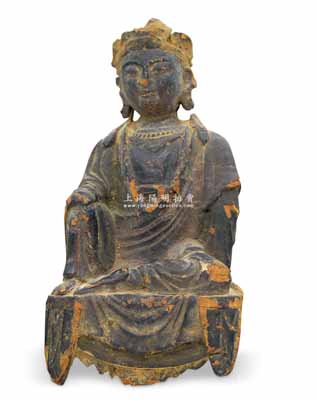 古代木雕佛像一尊，估計(jì)其年代在明朝之前，雕工細(xì)致，人物造型端莊，形象逼真；源于京城古玩名家駱澤民先生之遺存，保存尚佳，敬請預(yù)覽