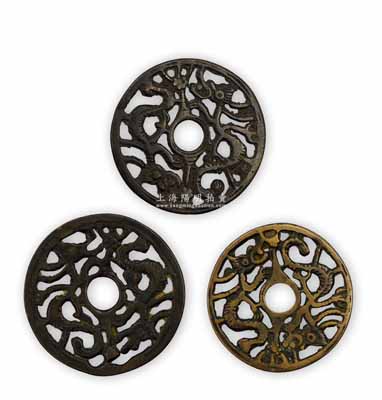 雙龍鏤空花錢共3枚不同，直徑分別為58mm、62mm和64mm，保存甚佳，敬請預覽