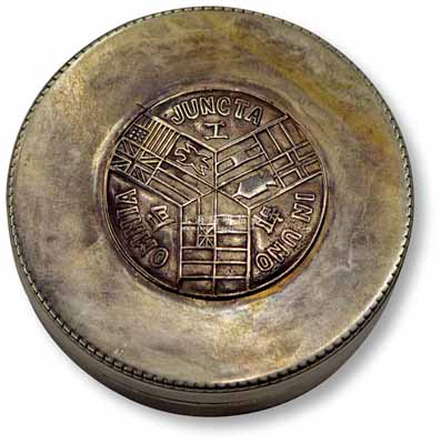 民國(guó)時(shí)期·上海“工部局”銀盒1個(gè)，直徑約48mm，其上有工部局標(biāo)志；海外回流，品相極佳，敬請(qǐng)預(yù)覽