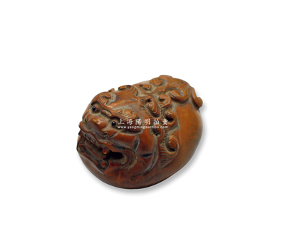 清代木雕獅子擺件1個，似為黃楊木，整體形狀為鵝蛋形，小巧可愛，造型獨特，保存甚佳，敬請預覽