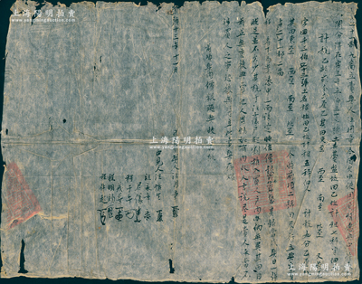 明代崇禎十三年（1640年）徽州府傳統“賣地文契”1份，事為“二十一都九圖汪用章氏今因欠少使用，情愿將?盤垃田（計租7秤半佃人、計稅一畝2分2厘）、橫垃田（計租5秤佃人、計稅9分1厘）二塊地，盡行立契出賣給程氏，議定價銀22兩”等情，鈐有“休寧縣印”官印三處；是項明代賣地文契上，注明有該土地原“收租數目”和“納稅金額”，此種內容格式極為罕見，保存尚佳，敬請預覽