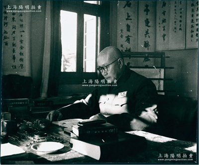 新華社舊藏之“劉伯承元帥”大型工作照1張，尺寸273×227mm，保存較佳，可適用于展覽和館藏，敬請預覽