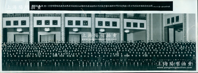 1966年1月9日“周恩來、朱德、鄧小平等領(lǐng)導同志接見出席建筑材料工業(yè)部地方建筑材料工作會議、干部與組織工作會議、勞動工資工作會議全體同志時合影”長卷歷史老照片1張，尺寸520×195mm，其首排正中為周恩來、朱德、鄧小平、李富春、彭真等諸多中央領(lǐng)導；保存較佳，敬請預覽