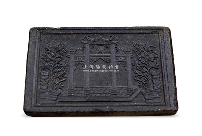 老茶磚一塊，尺寸寬188×高118×厚20mm，源于黃友逢博士（廣東臺山人，美國加州大學教授、化學家、駐美中華總會館通事）之舊藏，保存較佳，敬請預覽