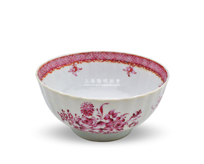 清代瓜棱瓷碗1件，口徑140mm，上繪花卉圖，圖案細(xì)膩，保存甚佳，敬請預(yù)覽