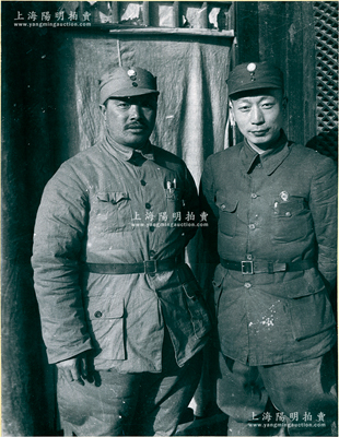 八路軍時代“賀龍與聶榮臻兩大元帥合影”大型歷史老照片1張，尺寸312×408mm，屬早期新華社印行之新聞照，極富時代之記憶；保存甚佳，張貼于大型檔案卡紙上，敬請預覽