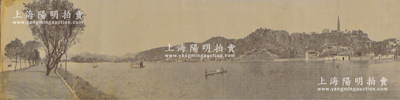 民國時期杭州西湖大型絲織圖1張，尺寸915mm×315mm，內(nèi)含保俶塔等圖景，形制美觀，保存尚佳，敬請預(yù)覽