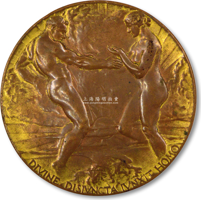 1915年（美國(guó)）巴拿馬太平洋萬(wàn)國(guó)博覽會(huì)（即舊金山世博會(huì)）大型“金質(zhì)獎(jiǎng)?wù)隆保∕edal of Award，又稱大獎(jiǎng)?wù)拢?枚，直徑70mm，正面為一對(duì)漫步海上的男女，下面一行拉丁文，意為“兩岸之間的神圣聯(lián)盟”，但背面空白，據(jù)說(shuō)是樣章；源于海外回流，少見(jiàn)，保存較佳，敬請(qǐng)預(yù)覽